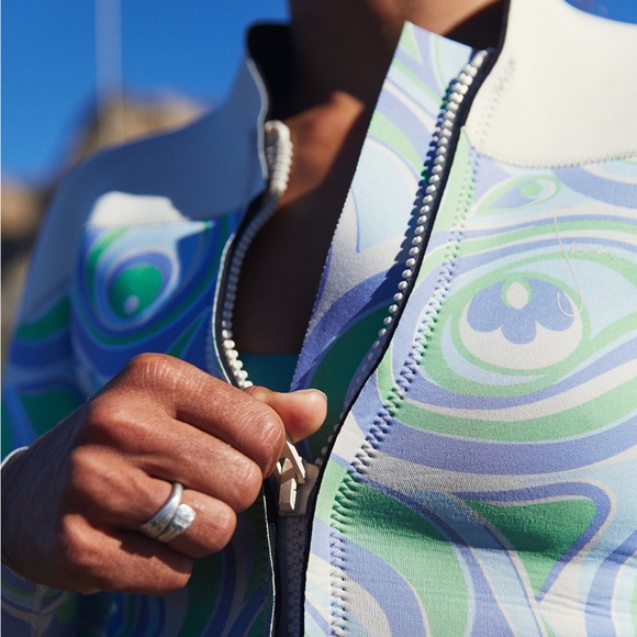 Seea Women's Wetsuit Jacket and Shorts- size M - Picture 6 of 15